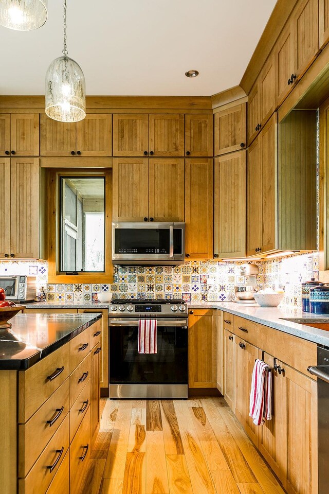 43 Bee Tree Ln, Accord, NY 12404 - kitchen with stainless steel appliances, light wood finished floors, tasteful backsplash, and hanging light fixtures