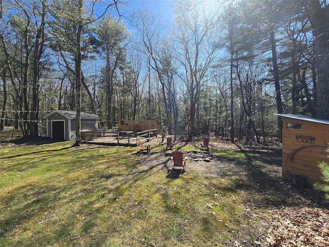 view of yard featuring a storage shed, an outbuilding, and a garage