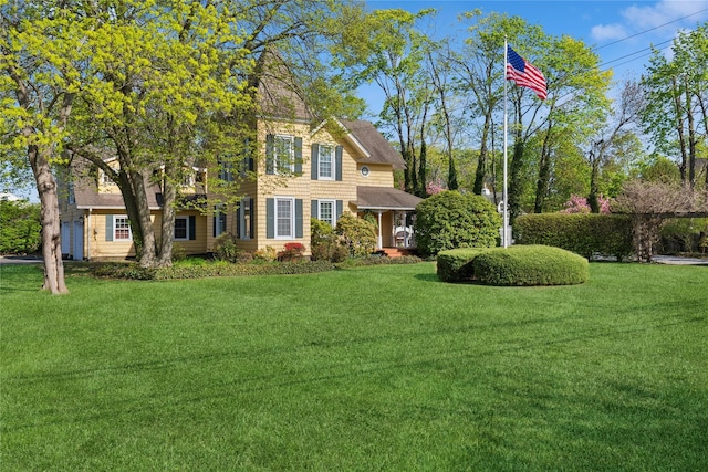 view of front facade featuring a front lawn