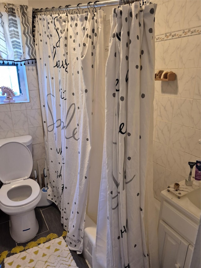 3238 Tenbroeck Ave, Bronx, NY 10469 - full bathroom featuring tile patterned floors, shower / bath combo, toilet, and tile walls