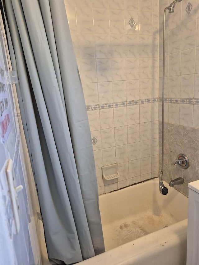 3238 Tenbroeck Ave, Bronx, NY 10469 - full bath with shower / tub combo