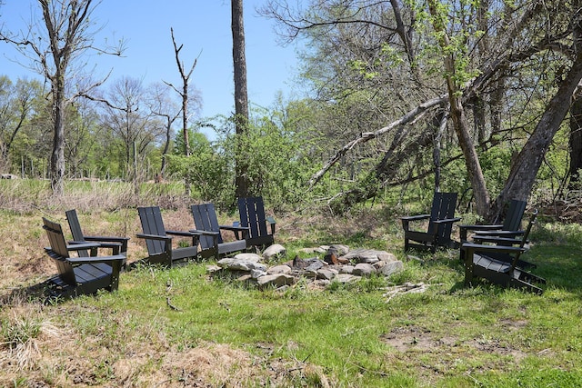view of yard featuring an outdoor fire pit