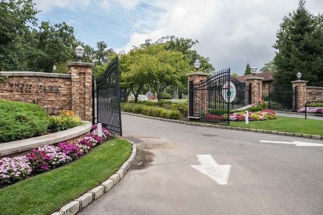 26 Woodgreen Ln, East Hills, NY 11577 - gate with fence