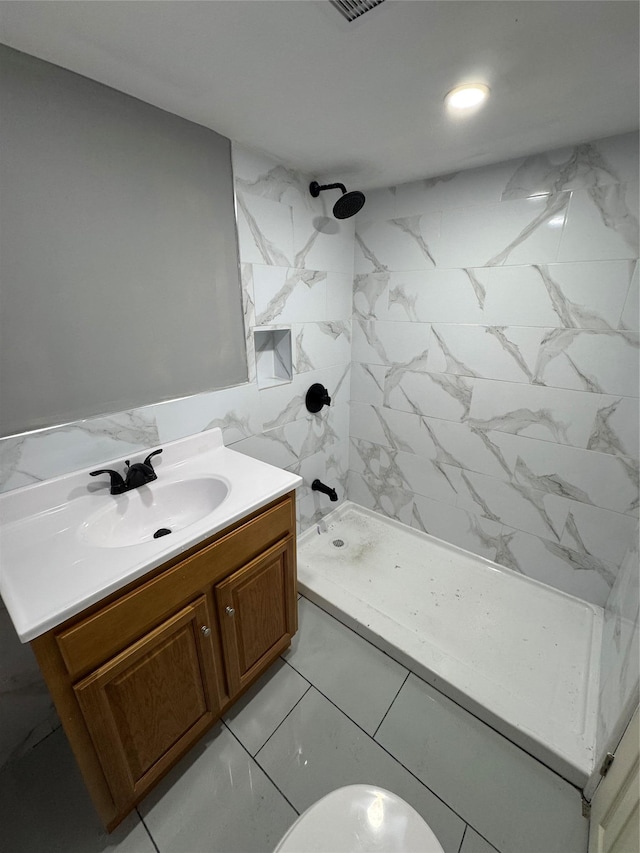 1161 E 88th St, Brooklyn, NY 11236 - full bath featuring a tile shower and vanity