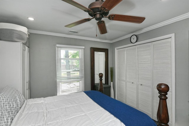 bedroom with crown molding, a ceiling fan, a closet, and visible vents