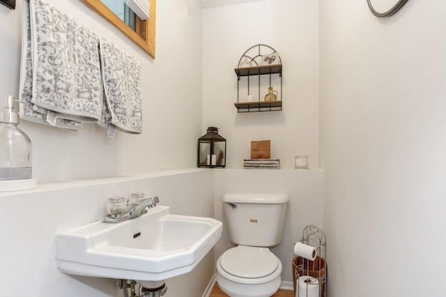 bathroom featuring a sink and toilet