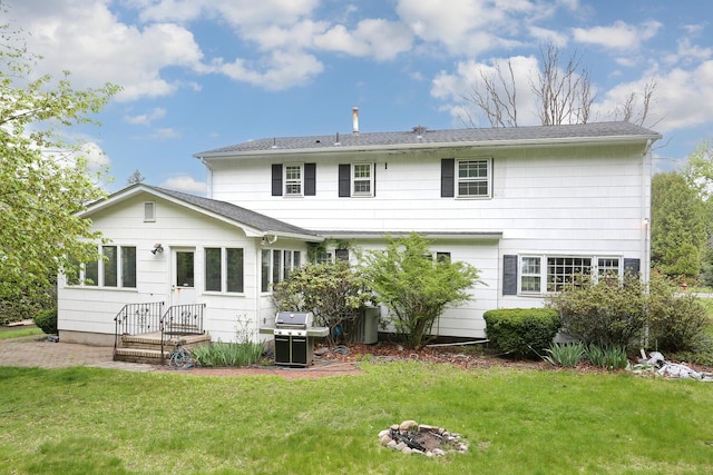 7 Macintosh Ln, Monsey, NY 10952 - rear view of house featuring a lawn
