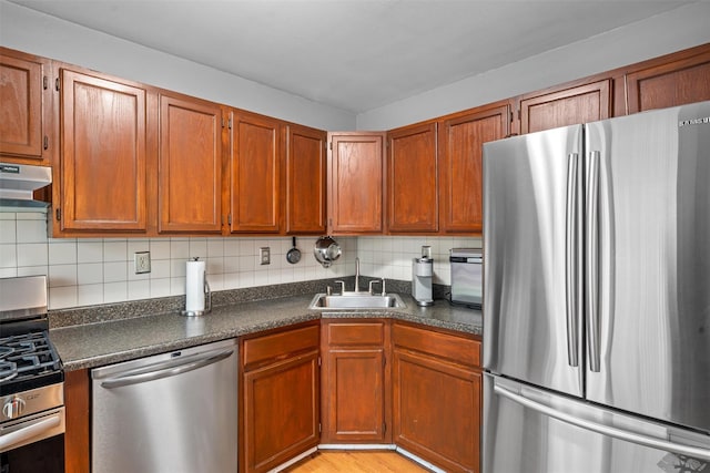 2816 Whispering Hls, Chester, NY 10918 - kitchen with appliances with stainless steel finishes, a sink, dark countertops, under cabinet range hood, and decorative backsplash