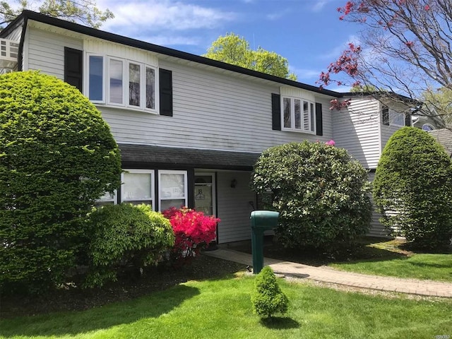 traditional home with a front lawn