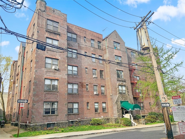 view of building exterior featuring cooling unit