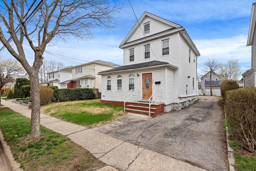 223 Jackson Ave, Mineola, NY 11501 - traditional style home featuring a front lawn