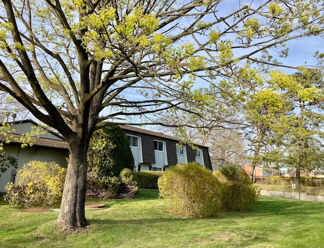 exterior space featuring a lawn