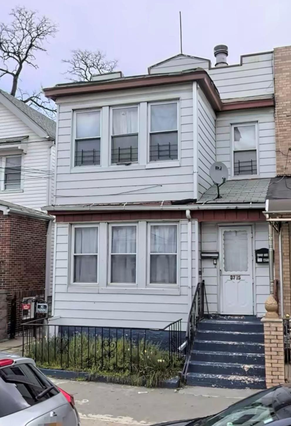 townhome / multi-family property with fence private yard and entry steps