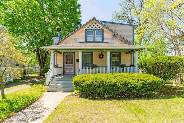44 Jackson St, Fishkill, NY 12524 - bungalow-style house with covered porch and a front yard