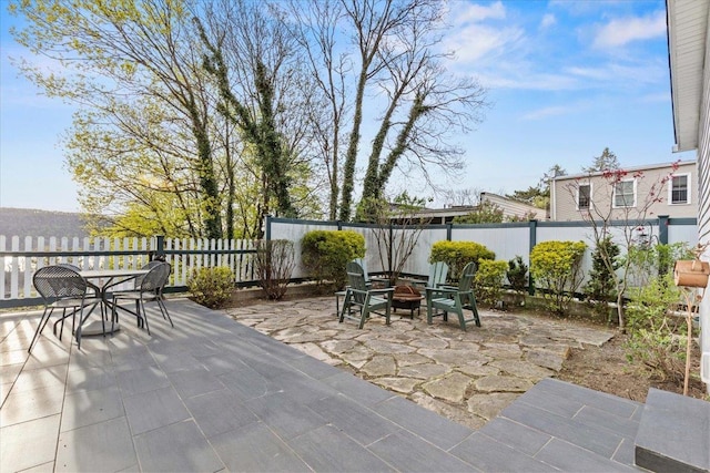 view of patio featuring outdoor dining area, a fire pit, and a fenced backyard