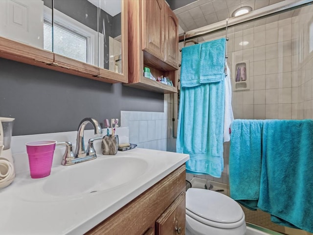 9 Cresthill Pl, Smithtown, NY 11787 - bathroom featuring a shower, toilet, and vanity