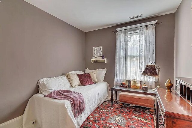 sitting room with visible vents