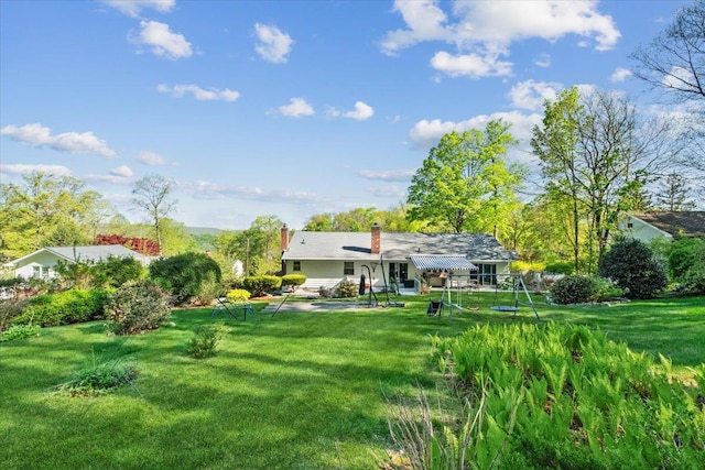 view of yard featuring a patio area
