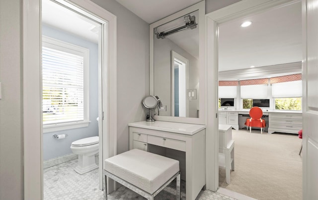 bathroom with recessed lighting, baseboards, plenty of natural light, and toilet