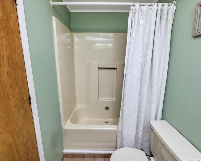 1407-54 Middle Rd Unit 54, Calverton, NY 11933 - bathroom with toilet and shower / bathtub combination with curtain