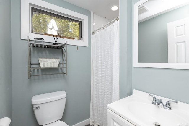 full bath featuring toilet, curtained shower, and vanity