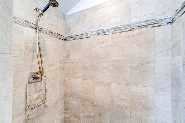 details featuring tiled shower