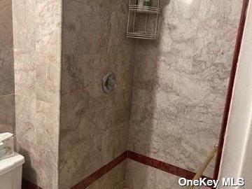 25-54 12th St Unit 3D, Long Island City, NY 11102 - full bathroom with a tile shower and toilet