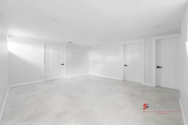 empty room featuring baseboards