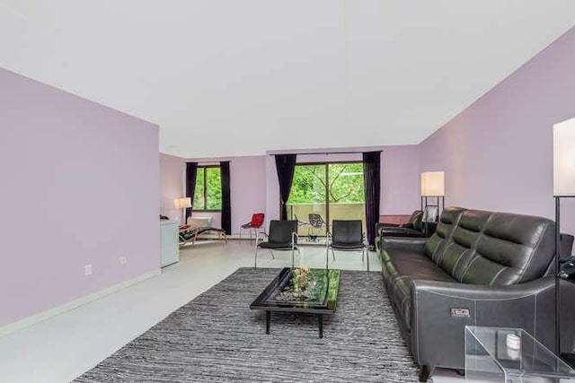 1 David Ln Unit 5E, Yonkers, NY 10701 - living room featuring baseboards