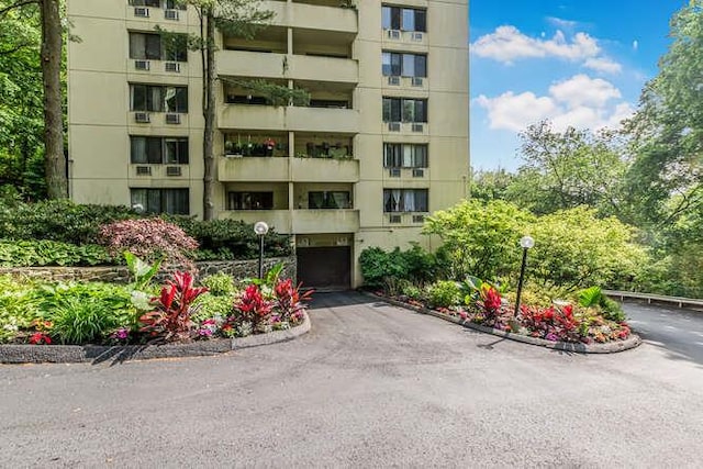 1 David Ln Unit 5E, Yonkers, NY 10701 - view of apartment building / complex with asphalt driveway and an attached garage