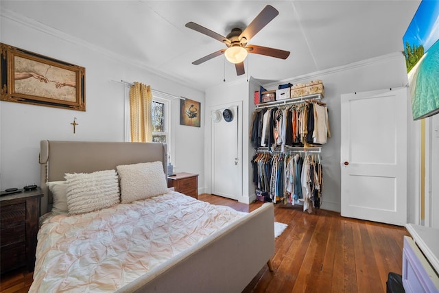 57 Higgins Trl, Monroe, NY 10950 - bedroom featuring crown molding, a ceiling fan, a closet, and hardwood / wood-style flooring
