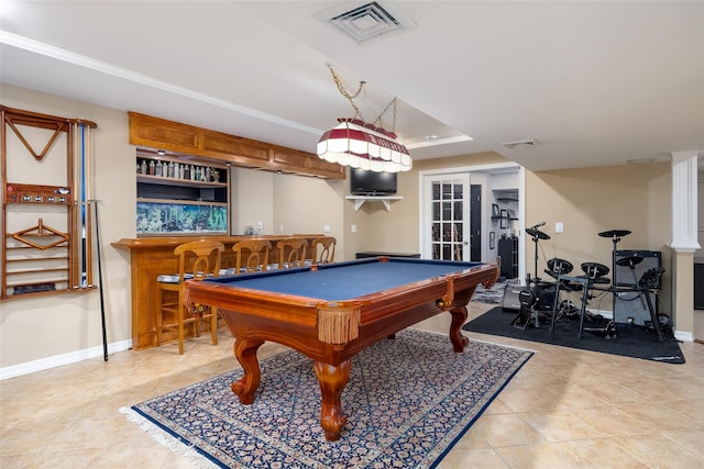 rec room with baseboards, wet bar, visible vents, and light tile patterned floors