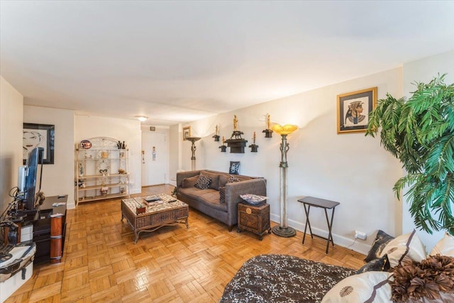 living area featuring baseboards