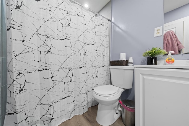 full bath featuring a shower with shower curtain, toilet, wood finished floors, and vanity