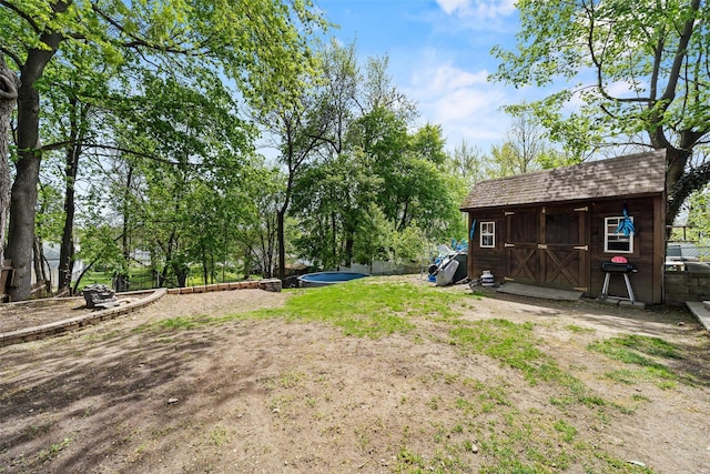 view of yard featuring a storage unit and an outdoor structure