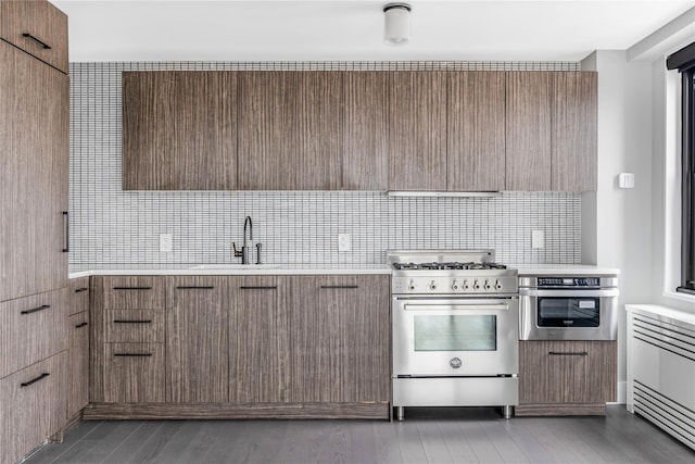 175 W 95th St Unit 27G, New York Manhattan, NY 10025 - kitchen featuring decorative backsplash, stainless steel appliances, modern cabinets, and a sink