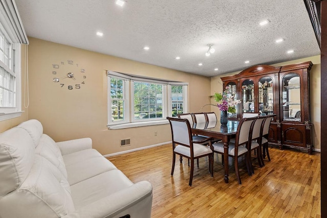 dining space featuring recessed lighting, baseboards, visible vents, and light wood-type flooring
