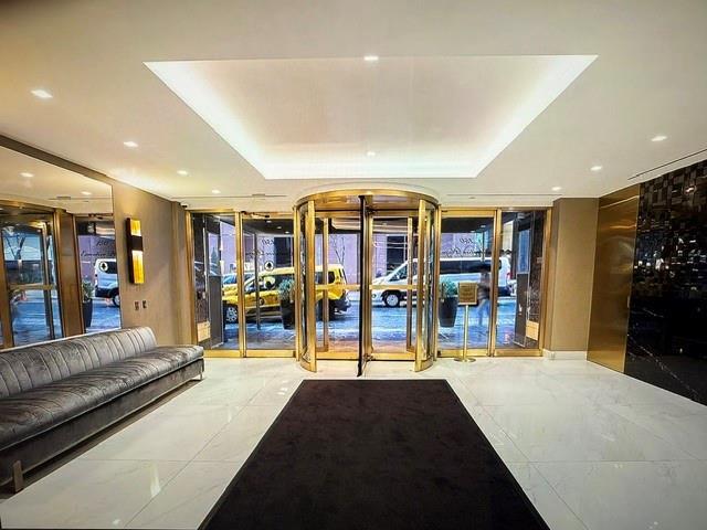 150 W 51 Unit 1032, New York Manhattan, NY 10019 - lobby with recessed lighting