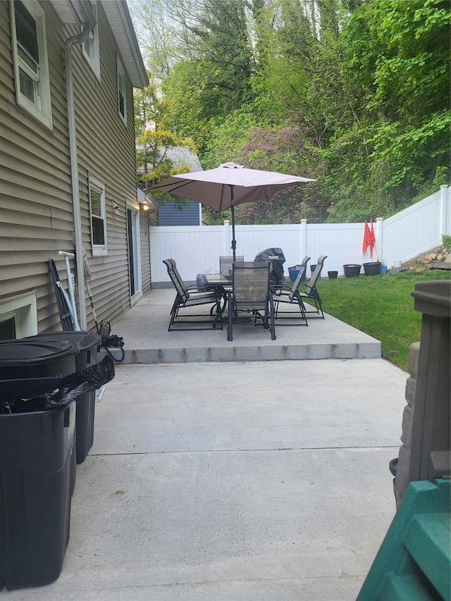 142 Pembrook Dr, Yonkers, NY 10710 - view of patio / terrace featuring outdoor dining space and fence