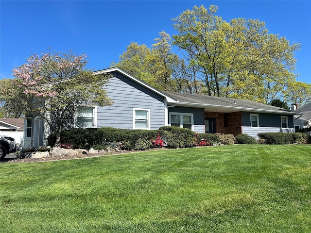 ranch-style home with a front yard