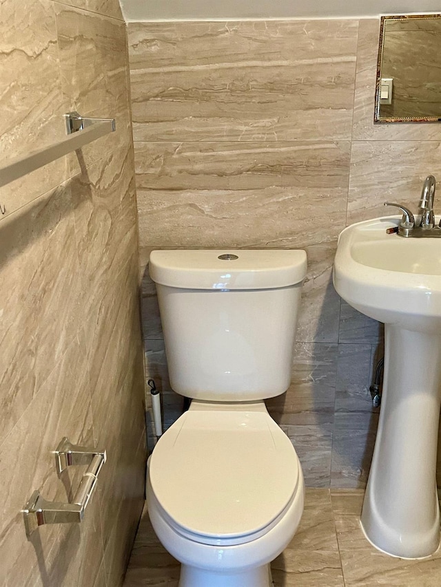 58 7th St, Valley Stream, NY 11581 - bathroom with toilet and tile walls