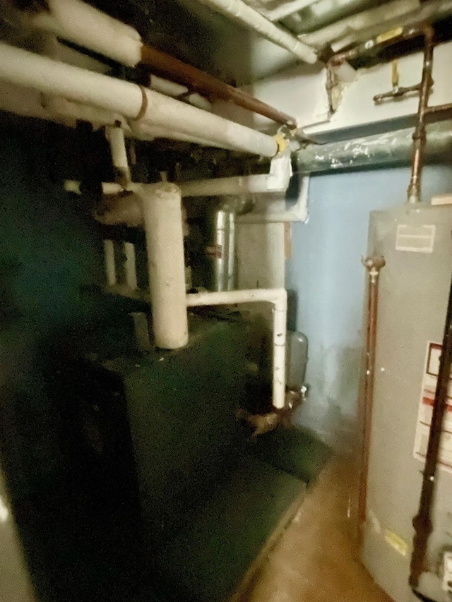 58 7th St, Valley Stream, NY 11581 - utilities featuring gas water heater