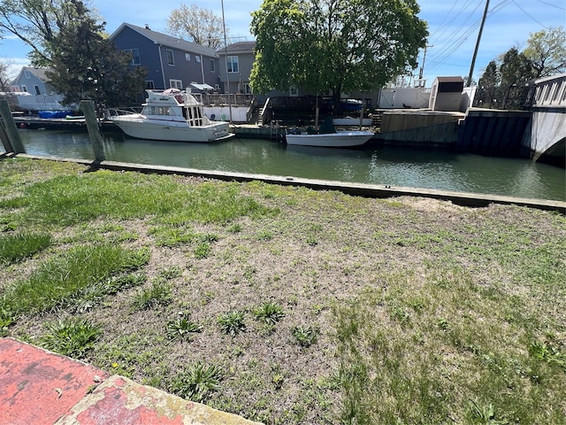 view of yard featuring a water view