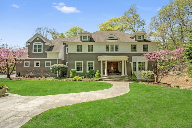 view of front of home featuring a front yard