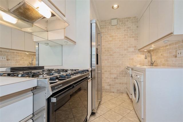 19-32 202nd St Apt # 1-179, Whitestone, NY 11360 - kitchen featuring range with gas cooktop, light countertops, a sink, washer / dryer, and under cabinet range hood