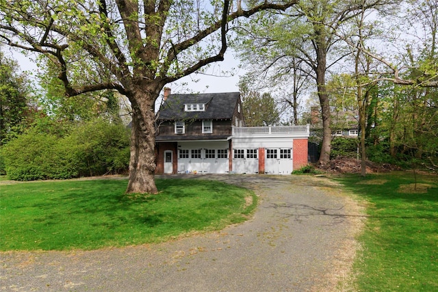 view of front of property with driveway and a front lawn