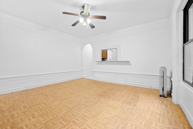 empty room featuring ceiling fan