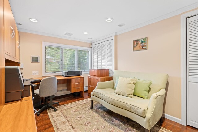 office space with ornamental molding, dark wood-style floors, recessed lighting, built in study area, and baseboards