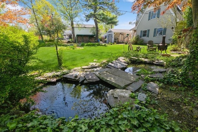 view of yard featuring a garden pond