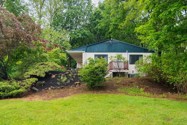 15 Riverview Farm Rd, Ossining, NY 10562 - back of property featuring a lawn